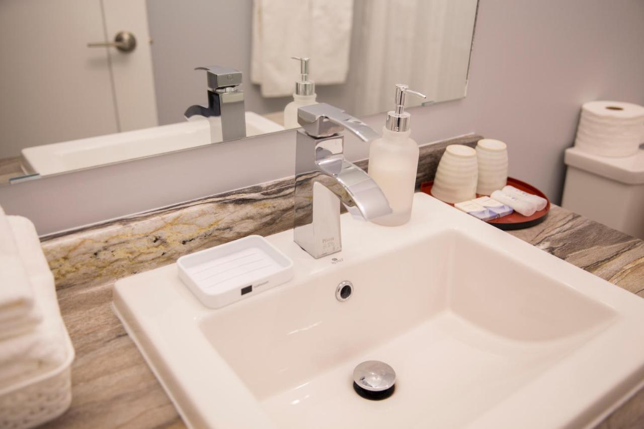 Downtown Whitehorse Deluxe 2 Bedroom Condo 外观 照片