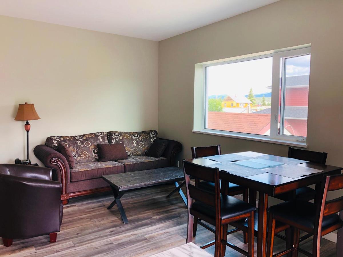 Downtown Whitehorse Deluxe 2 Bedroom Condo 外观 照片